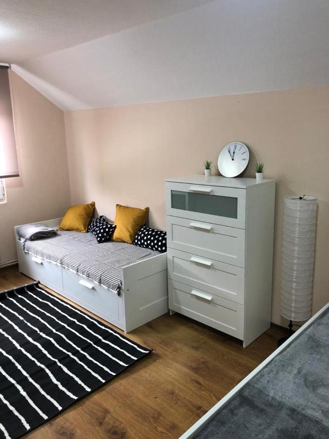 Modern Studio Apartment Oradea Exterior foto